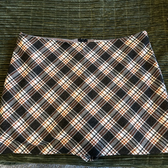 ARULA Dresses & Skirts - ARULA Checkered Mini Skort in Dark Brown, White, and Orange